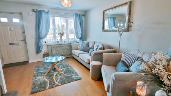 STUNNING 2 BEDROOM HOUSE