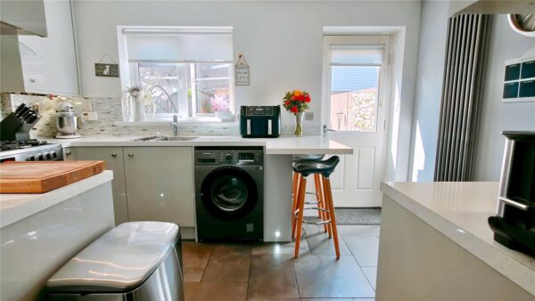 STUNNING 2 BEDROOM HOUSE