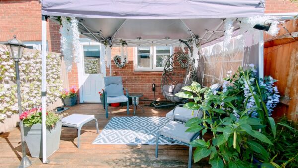 STUNNING 2 BEDROOM HOUSE