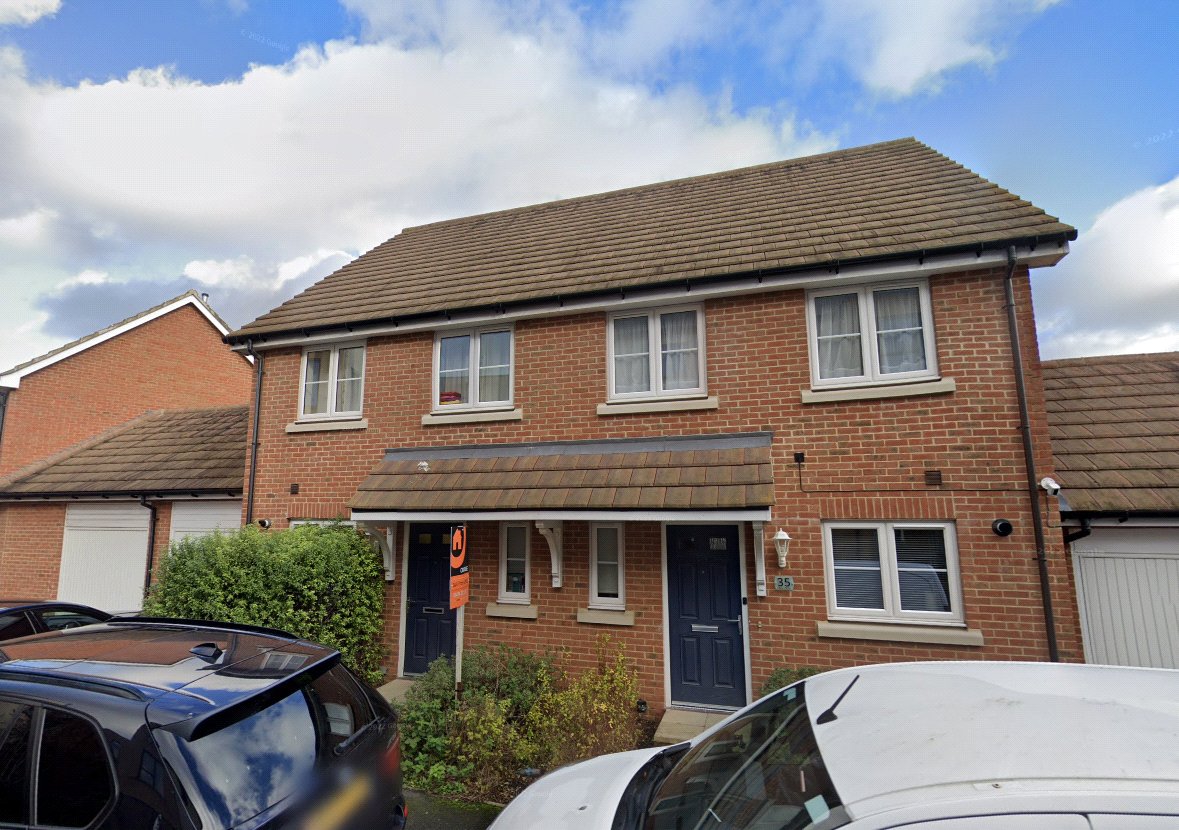 Spacious 3-Bedroom Semi-Detached Home with Garden, Garage & En-Suite