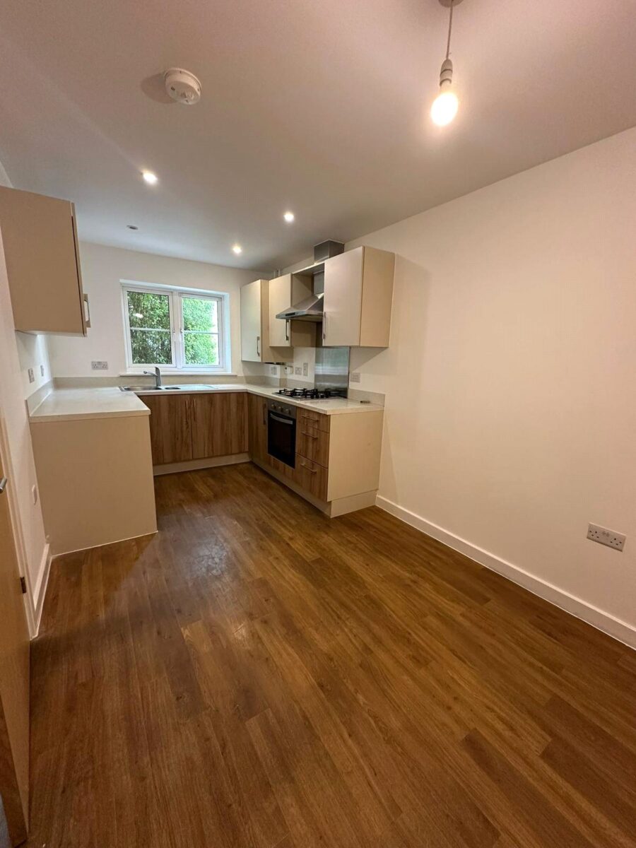 Spacious 3-Bedroom Semi-Detached Home with Garden, Garage & En-Suite