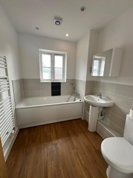 Spacious 3-Bedroom Semi-Detached Home with Garden, Garage & En-Suite