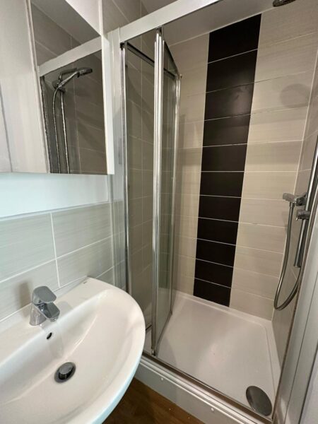 Spacious 3-Bedroom Semi-Detached Home with Garden, Garage & En-Suite