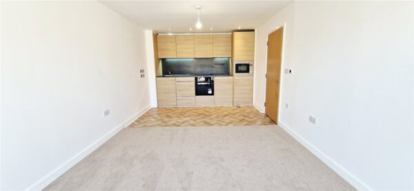 1 BEDROOM TOP FLOOR APARTMENT