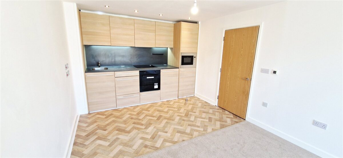 1 BEDROOM TOP FLOOR PARTMENT