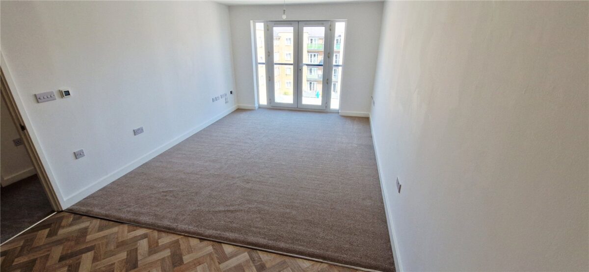 1 BEDROOM TOP FLOOR PARTMENT