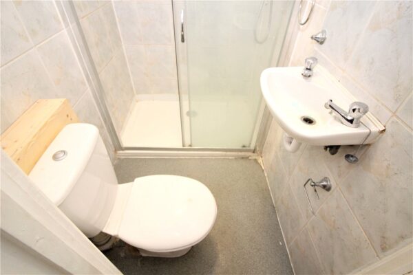 1 bedroom top floor flat