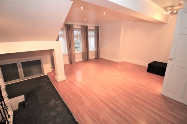 1 bedroom top floor flat