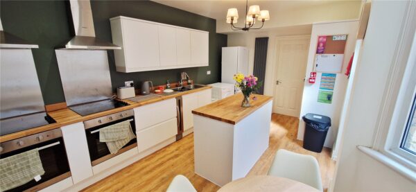 ROOM & ENSUITE SHOWER